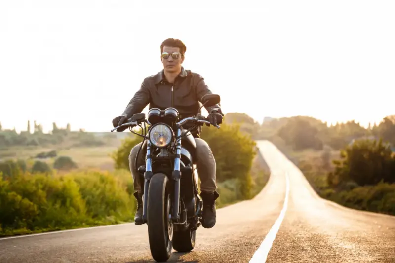 Poczuj radość z jazdy motocyklem i bądź bezpieczny! Porady dla początkujących